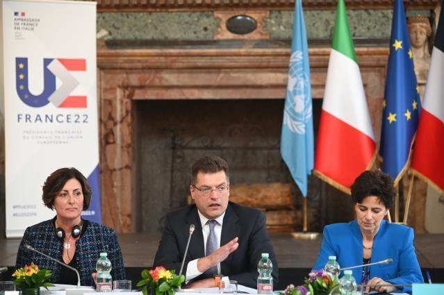 Beth Bechdol, Deputy Director General of FAO, on the left, Carla Montesi, INTPA Director, on the right, and Janez Lenarčič.