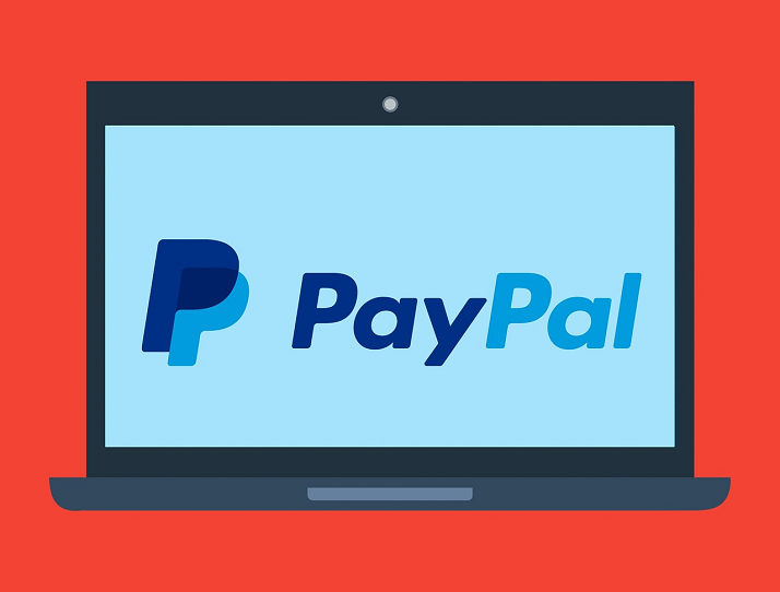 Computer con logo scritta PayPal